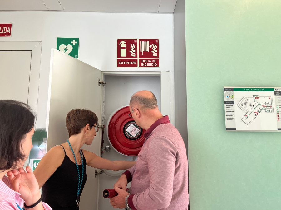 Emergency and first aid training (2) Emergency and first aid training (2)